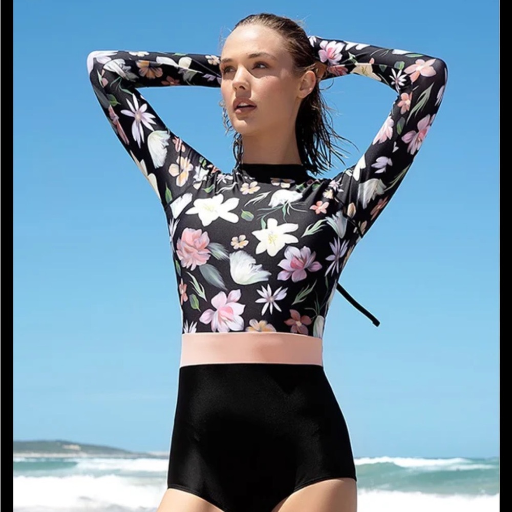 Axesea Swimsuit One Piece‎ Long Sleeve Black Floral Zip Size 4